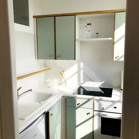 Apartment Retro Chic Charm 100m From Sea