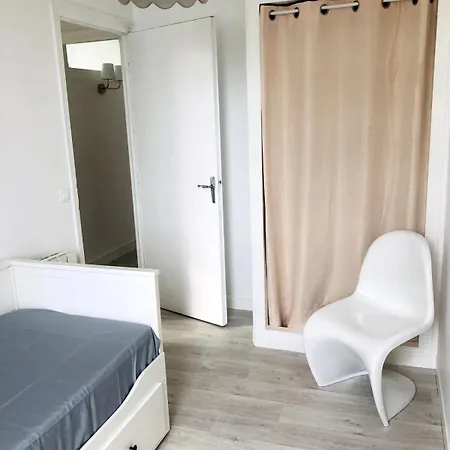 Retro Chic Charm 100m From Sea Apartment *