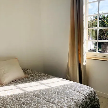 Apartment Retro Chic Charm 100m From Sea